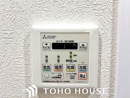 寒い日に予め浴室を暖めておく事によって、ヒートショックを防ぎます。夏の暑い日には涼風で浴室を快適に保ちます。洗濯物の乾燥機としてもお使いになって頂けますので、雨の日のお洗濯物も安心ですね。