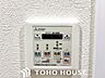 設備：寒い日に予め浴室を暖めておく事によって、ヒートショックを防ぎます。夏の暑い日には涼風で浴室を快適に保ちます。洗濯物の乾燥機としてもお使いになって頂けますので、雨の日のお洗濯物も安心ですね。