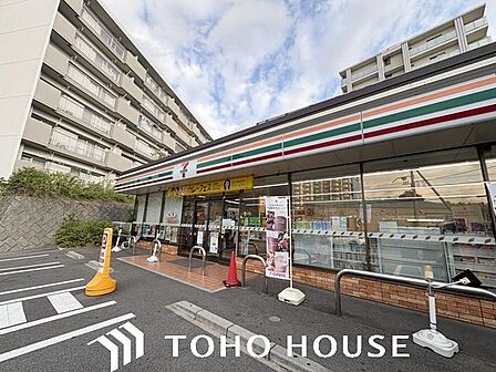 セブンイレブン吹田千里山西6丁目店 徒歩17分。 1360m