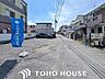 その他：前面道路は交通量が少なく、子育て世代のご家族様も安心して日常生活を送れます。（前面道路東側より撮影）