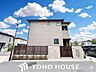外観：~デザイナーズ住宅~外観は力強い壁と大きく張り出した軒を特徴とし、重厚感と風格を持たせました。内観はシンプルとし、広がりを感じる空間となるようにデザインする事で高級感をもたせました。※CG加工あり