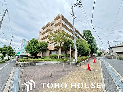 外観：2005年1月築、鉄筋コンクリート造5階建の落ち着いた佇まいのマンション。総戸数63戸で、日勤管理体制が整っています。人気の晴明丘エリアで新生活をスタートしませんか。