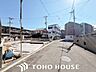 その他：落ち着いた住環境に相応しい、気品ある佇まいの外観デザイン。前面道路の幅員（または周辺の開放感）にも恵まれており、圧迫感を感じさせない開放的でスッキリとした外観が魅力的な物件です。