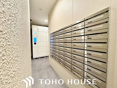 防犯性に優れたカギ付きの郵便ポストを採用しています。大切な郵便物や個人情報をしっかり守り、プライバシーの面でも安心。毎日の出し入れがしやすいよう、使い勝手にもこだわった設計です。