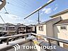 その他：日々の暮らしに心地よいゆとりを与えてくれる、窓からのスッキリとした景色。空を近くに感じられる開放感があり、日中は室内に明るい光をもたらすため、天候や季節の移り変わりを身近に実感できる眺望です。