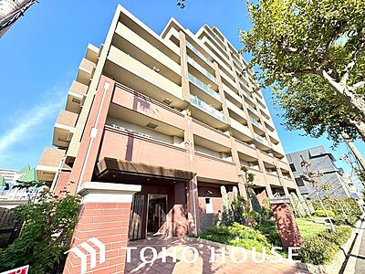 外観:2005年7月築、鉄筋コンクリート造11階建のマンションです。落ち着いた色合いのタイル張りの外観が特徴的です。大切なペットと一緒に暮らせる物件です。 外観:2005年7月築、鉄筋コンクリート造11階建のマンションです。落ち着いた色合いのタイル張りの外観が特徴的です。大切なペットと一緒に暮らせる物件です。