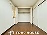 収納：たっぷりと荷物が入るよう、ウォークインクローゼットを完備いたしました。画像と現地では大きさ、広さの感覚が違います。是非、ご自分の目で確かめてください。