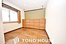 洋室：各お部屋を最大限広く使って頂ける様、全居住スペースに収納を完備しております。プライベートルームはゆったりと快適に。
