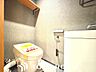 トイレ：清潔感のある落ち着いたトイレスペース。使いやすいシンプルな造りです。