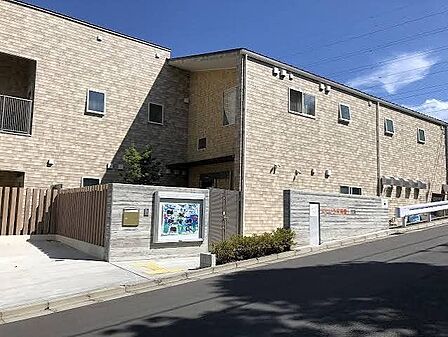 にじいろ保育園有馬まで徒歩3分。送り迎えの負担が少なく、共働き世帯にもうれしい距離です。 190m