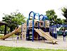 周辺：中瀬緑地まで徒歩8分。お子さまとの外遊びや、休日の散歩にも活用できる公園です。緑を感じながらリフレッシュできるスポットです。 570m