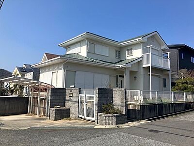 外観:陽光が注ぐ南角地!前面道路7.2mと楽々駐車!(2026年6月撮影) 外観:陽光が注ぐ南角地!前面道路7.2mと楽々駐車!(2026年6月撮影)