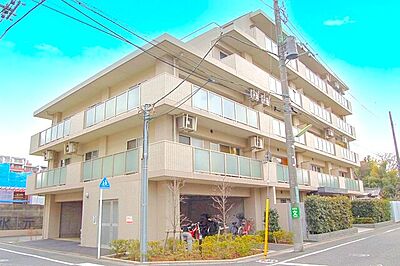 外観：内装リノベーション物件！公園や学校も近く、ファミリー層の方にオススメの物件です！現地のご案内可能でございますので、まずはお気軽にお問い合わせください！