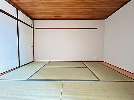 和室はLDKに面しており、客間やお子様の遊び場など多目的に活用できます♪