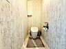 トイレ：タンクレストイレで室内がスッキリとした印象のトイレです♪