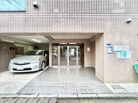 掃除の行き届いた綺麗なエントランス。管理体制良好です。