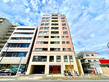 外壁タイル貼り。上品な佇まいのマンションです。
