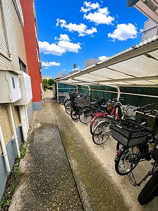 自転車置き場／...