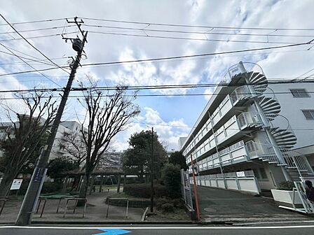 マンション北側隣地には「木月住吉北公園」があり、お子様との遊び場にもオススメです。