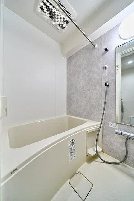 雨の日などに心強い浴室乾燥機付。洗濯物を乾かすだけでなく、カビ防止にもなる嬉しい設備です。