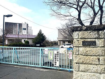 武里中学校 913m