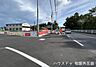 外観：前面道路含む現地写真