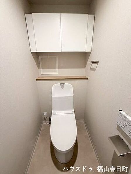 スタイリッシュなデザインのトイレです