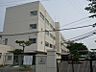 周辺：高槻市立真上小学校（300m）
