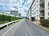 その他：◆前面道路写真◆徒歩5分圏内に小学校・公園・コンビニ等が揃う、子育て世帯に優しい住環境。