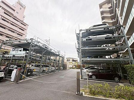 車の出し入れもスムーズな使い勝手の良い駐車スペースです。