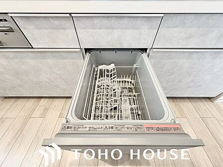 食器を洗っている間にお掃除など、様々なシーンで家事の時短に役立つビルトイン食洗機。