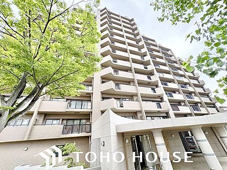 爽やかな青空の下に贅沢なほどに降り注ぐ陽光、豊かな居住性。クオリティが見事に調和した住空間。