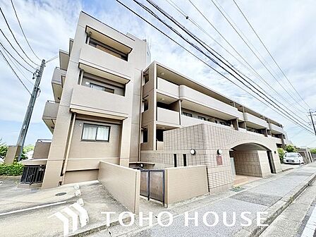 爽やかな青空の下に贅沢なほどに降り注ぐ陽光、豊かな居住性。クオリティが見事に調和した住空間。