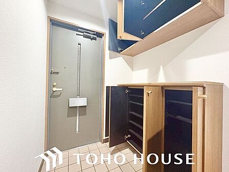 玄関がいつも片づくシューズボックス。