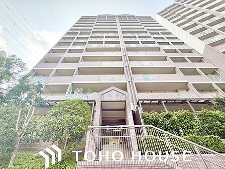 陽射しとともに、少しづつ装いを変える街の景観から、この街ならではの美しい風景とここから紡がれる物語。