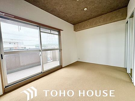 一日の疲れをいやしてくれる主寝室。時を忘れて過ごす場所として過ごせるお部屋。