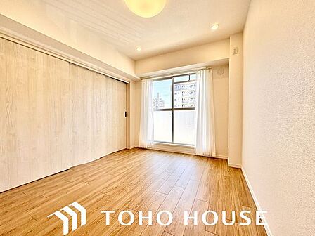 一日の疲れをいやしてくれる主寝室。時を忘れて過ごす場所として過ごせるお部屋。