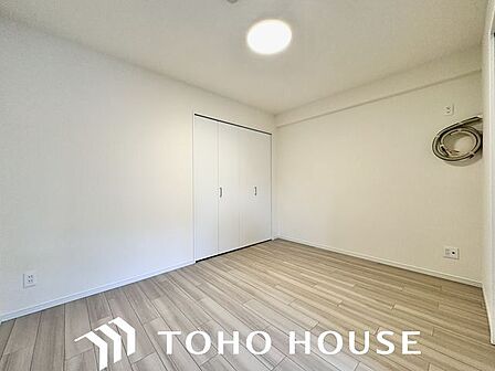 一日の疲れをいやしてくれる主寝室。時を忘れて過ごす場所として過ごせるお部屋。
