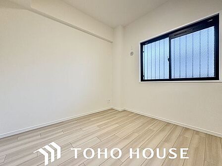 住まう方自身でカスタマイズして頂けるように「シンプル」にデザインされた室内。