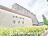外観：陽射しとともに少しづつ装いを変える街の景観。この街ならではの美しい風景とここから紡がれる家族の物語。
