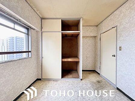 充分な収納スペースを確保。居室内に余計な家具を置く必要がないので、シンプルですっきりとした暮らし。