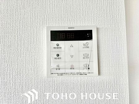 キッチンから追炊きができるリモコン。多彩な機能満載のリモコンは、毎日のお湯ライフをより楽しく便利に。