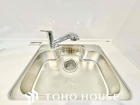 調理器具や食器類もゆったり洗えるシンクが嬉しいですね。