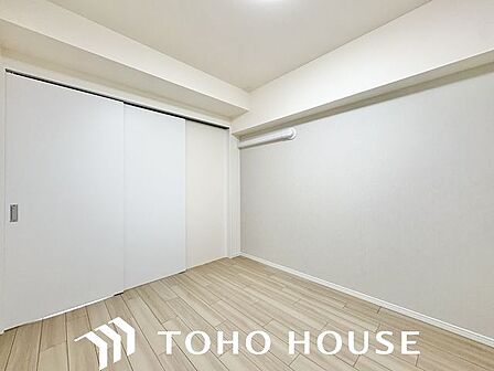 一日の疲れをいやしてくれる主寝室。時を忘れて過ごす場所として過ごせるお部屋。