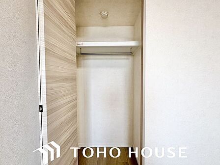無駄を省き有効に活用した収納スペース。細々したモノを片付けられて便利です。