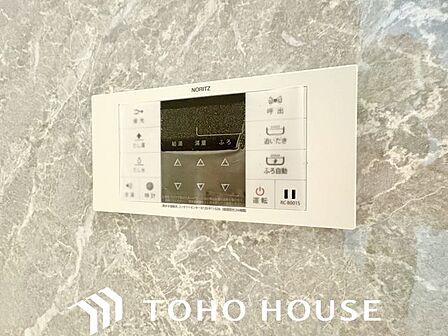 スイッチ一つで設定温度まで自動で湯温を上げてくれる機能付。いつでも沸きたてのお風呂で温まって頂けます。