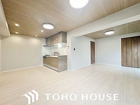 太陽の恵みを一気に受けた明るくあたたかいお住まい。吹きぬける風を感じながら爽やかで風通しの良い暮らし。