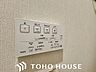 トイレ：トイレのウォシュレットリモコン。充実の機能が備わっています。