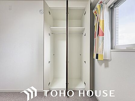 無駄を省き有効に活用した収納スペース。細々したモノを片付けられて便利です。