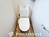 トイレ：毎日使う場所だからこそ、使い勝手を考慮しました。白を基調に、飽きのこない空間に。